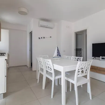 Amare Apartment *